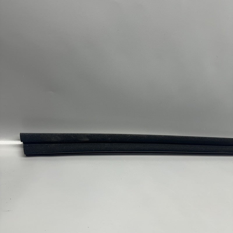 1600171-00-A TESLA MODEL S PLAID DOOR WINDOW MOLDING LEFT FRONT 2021-2023 1600171-00-A