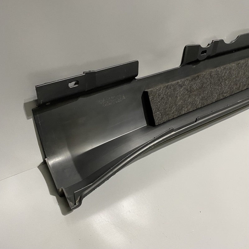 95B853554A PORSCHE MAGAN ROCKER MOLDING RIGHT PASSENGER 95B853554A 2015 2016 2017 2018 OEM