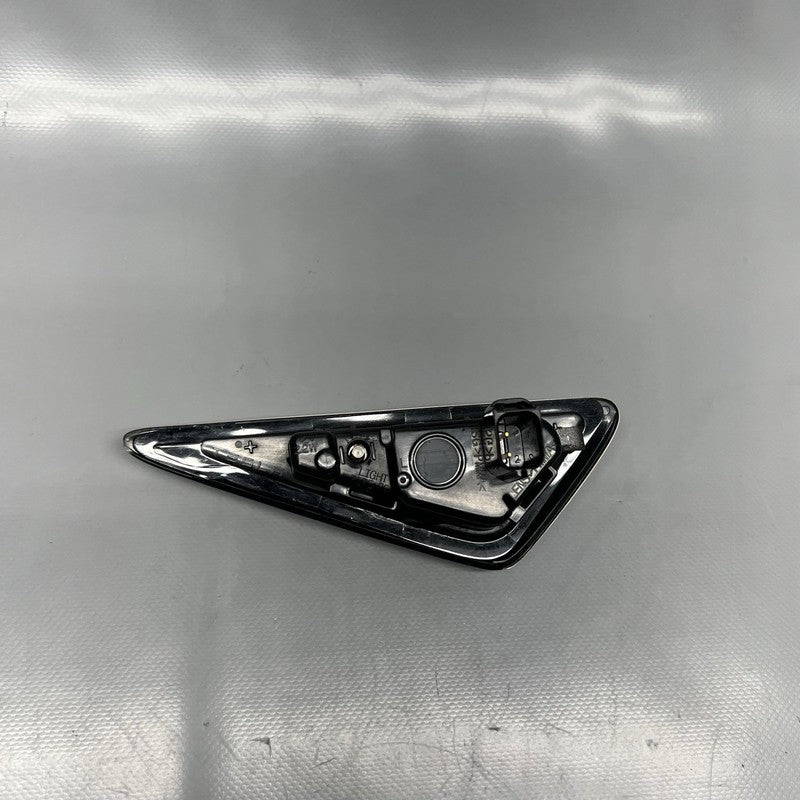 1125106-77-E TESLA MODEL 3 FENDER CAMERA MARKER LEFT 2018 2019 2020 2021 1125106-77-E