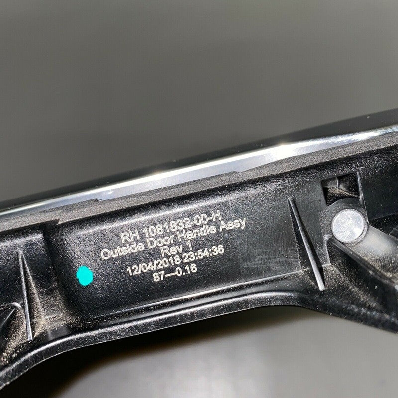 1081832-00-H TESLA MODEL 3 DOOR HANDLE RIGHT PASSENGER FRONT/REAR 2017 2018 2019 2020 OEM