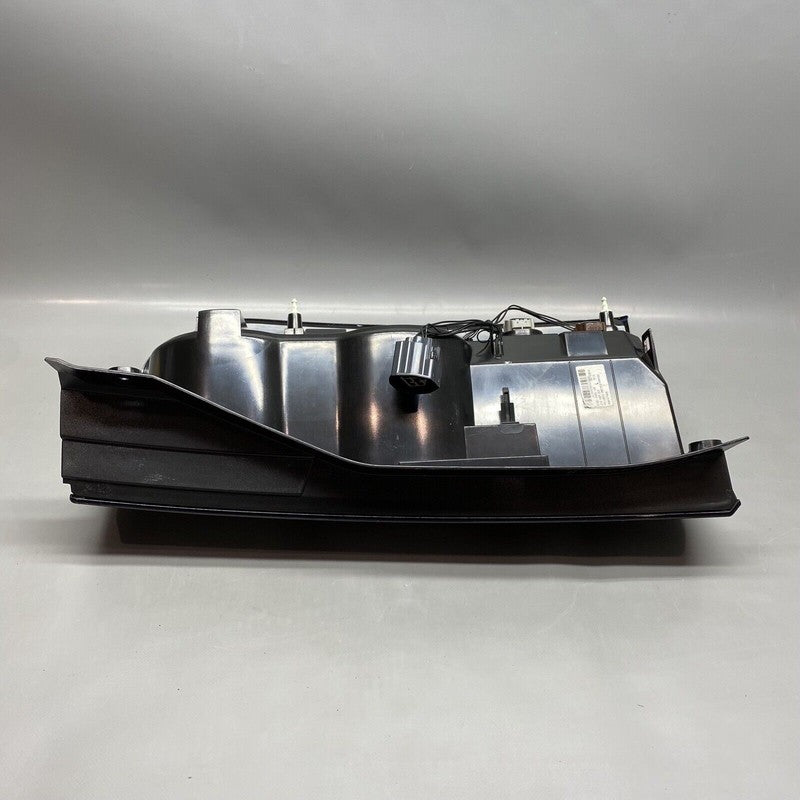 EH22-13405-AA LAND ROVER DISCOVERY 4 TAIL LIGHT LEFT DRIVER EH22-13405-AA 2014 15 2016 DAMAGED