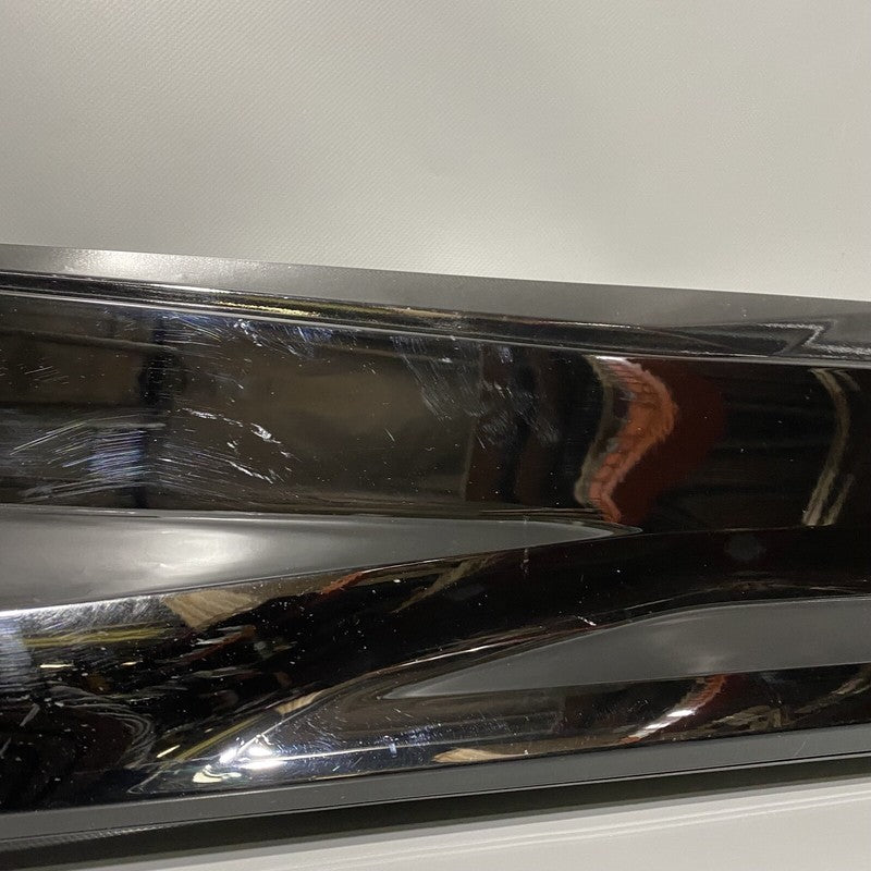 4LM853970 LAMBORHGINI URUS DOOR MOLDING LOWER RIGHT REAR 4ML853970 2018 2019 2020 2021 OEM