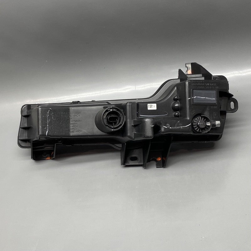 1077392-00-E TESLA MODEL 3 FOG LIGHT RIGHT PASSENGER 2017 2018 2019 2020 3 PIN 1077392-00-E