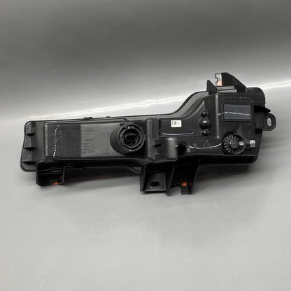 1077392-00-E TESLA MODEL 3 FOG LIGHT RIGHT PASSENGER 2017 2018 2019 2020 3 PIN 1077392-00-E