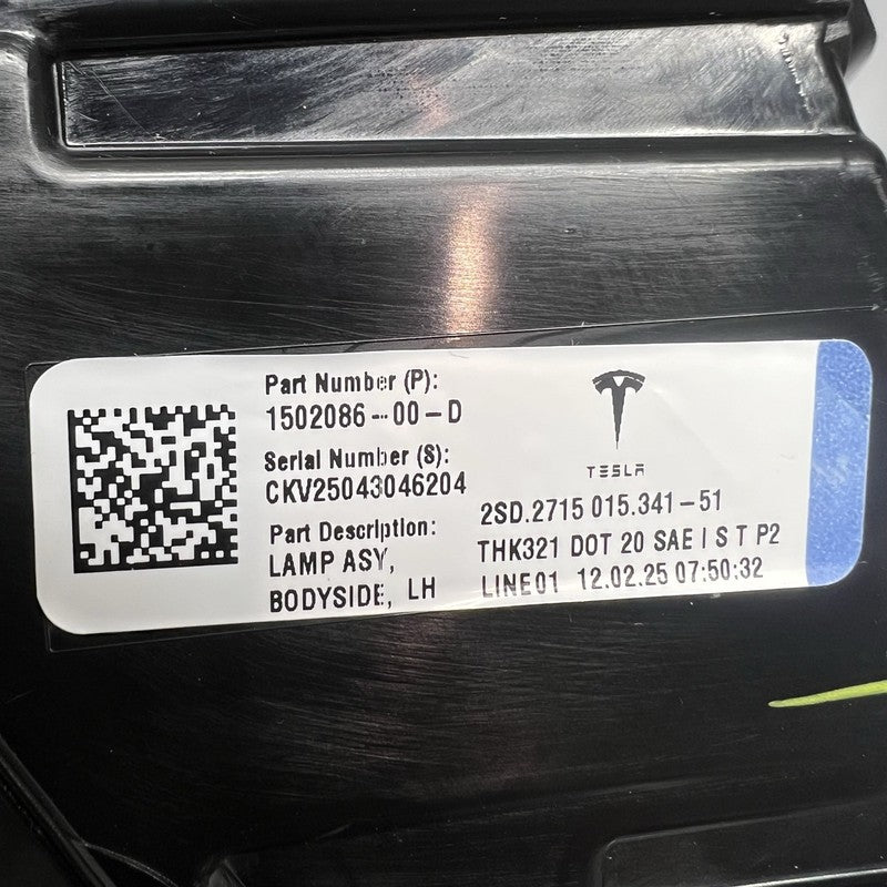 1502086-00-D TESLA MODEL Y  TAIL LIGHT LEFT DRIVER 2020 2021 2022 2023 LED 4 PIN 1502086-00-D