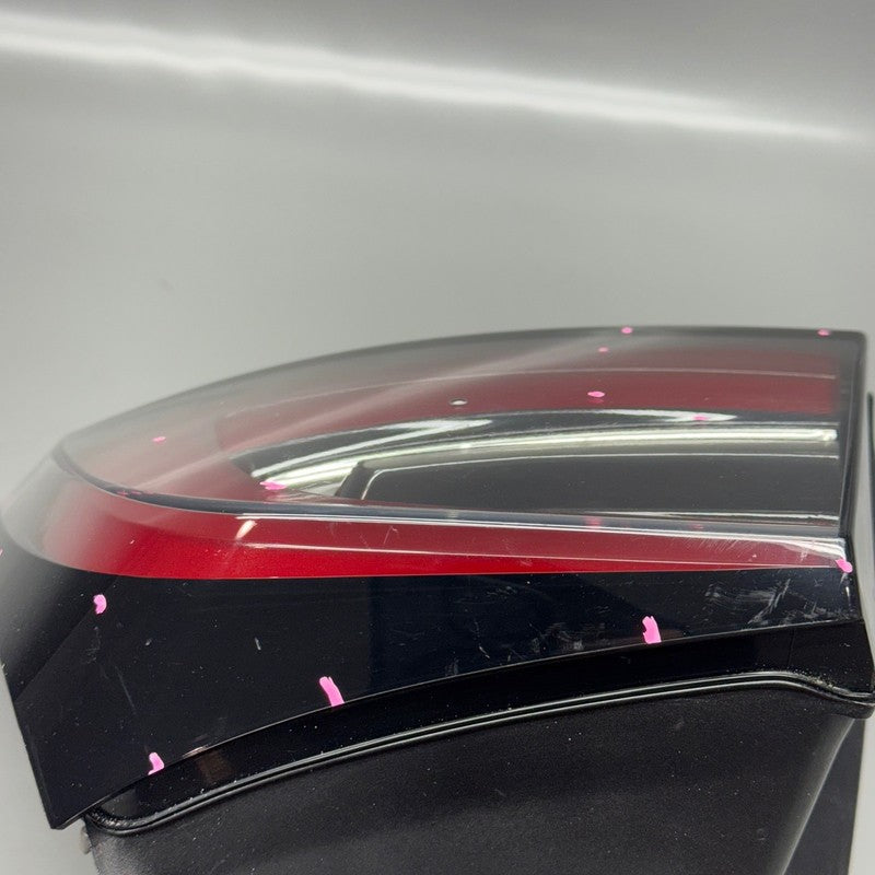 TESLA MODEL Y TAIL LIGHT RIGHT PASSENGER 2020 2021 2022 2023 2024 2025