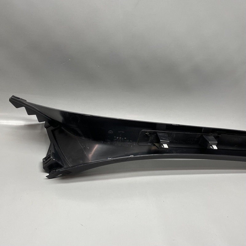 1037902-00-E TESLA MODEL X LIFTGATE TRIM RIGHT 2016 2017 2018 2019 2020 OEM 1037902-00-E
