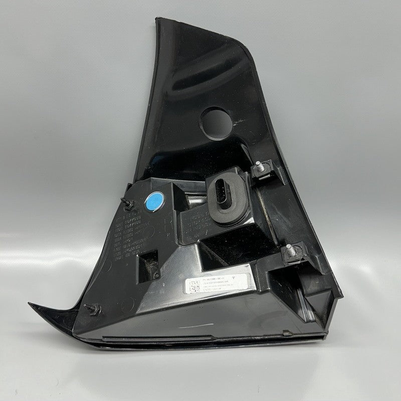TESLA MODEL 3 TAIL LIGHT RIGHT 2017 2018 2019 2020 2021 1077398-00-H O