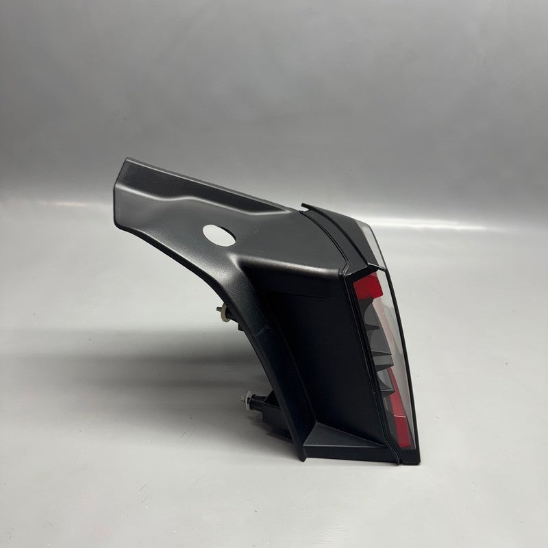 TESLA MODEL Y TAIL LIGHT RIGHT PASSENGER 2020 2021 2022 2023 2024 2025