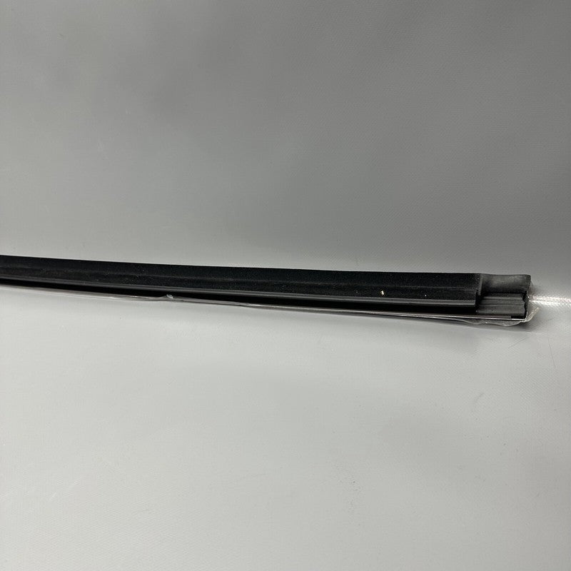 1098683-00-D TESLA MODEL X DOOR WINDOW MOLDING LEFT FRONT 2016 17 18 19 2020 OEM 1098683-00-D