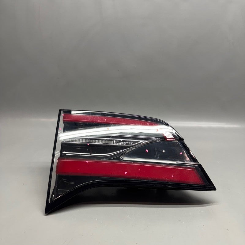 TESLA MODEL X TAIL LIGHT LEFT DRIVER 2016 2017 2018 2019 2020 OEM 1034