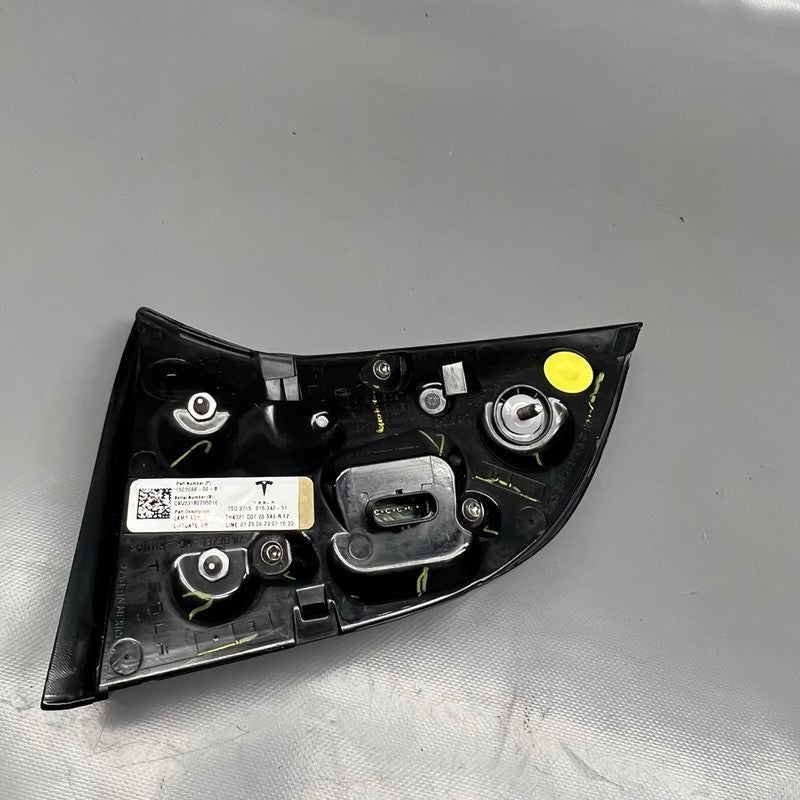 1502088-00-B TESLA MODEL Y TAIL LIGHT TRUNK LEFT DRIVER 2021 2022 2023 2024 OEM 1502088-00-B