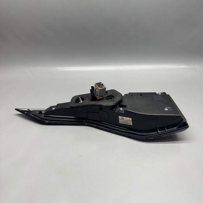 LAND ROVER DISCOVERY TAIL LIGHT RIGHT PASSENGER 2017 2018 2019 OEM HY3