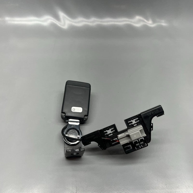 1085939-01-E TESLA MODEL 3 2ND ROW SEAT BELT BUCKLE LEFT 2017 2018 2019 2020 2021 OEM