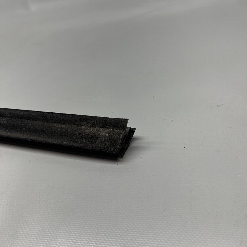 4KE837476A AUDI E-TRON WINDOW BELT MOLDING LEFT FRONT 2019 2020 2021 OEM 4KE837476A