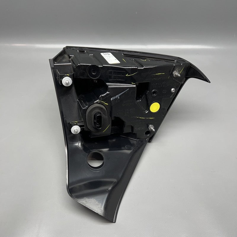 1502087-00-D TESLA MODEL Y TAIL LIGHT RIGHT PASSENGER 2020 2021 2022 2023 LED 4 PIN OEM