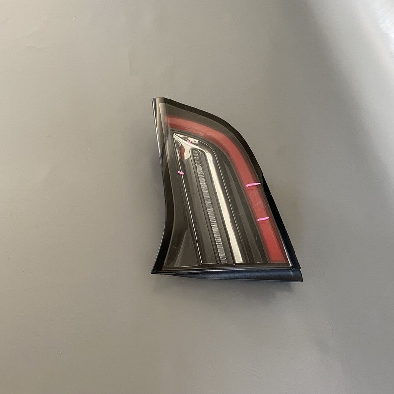 1502089-00-B TESLA MODEL 3 INNER TAIL LIGHT RIGHT SIDE 1502089-00-B 2017 2018 2019 2020 OEM