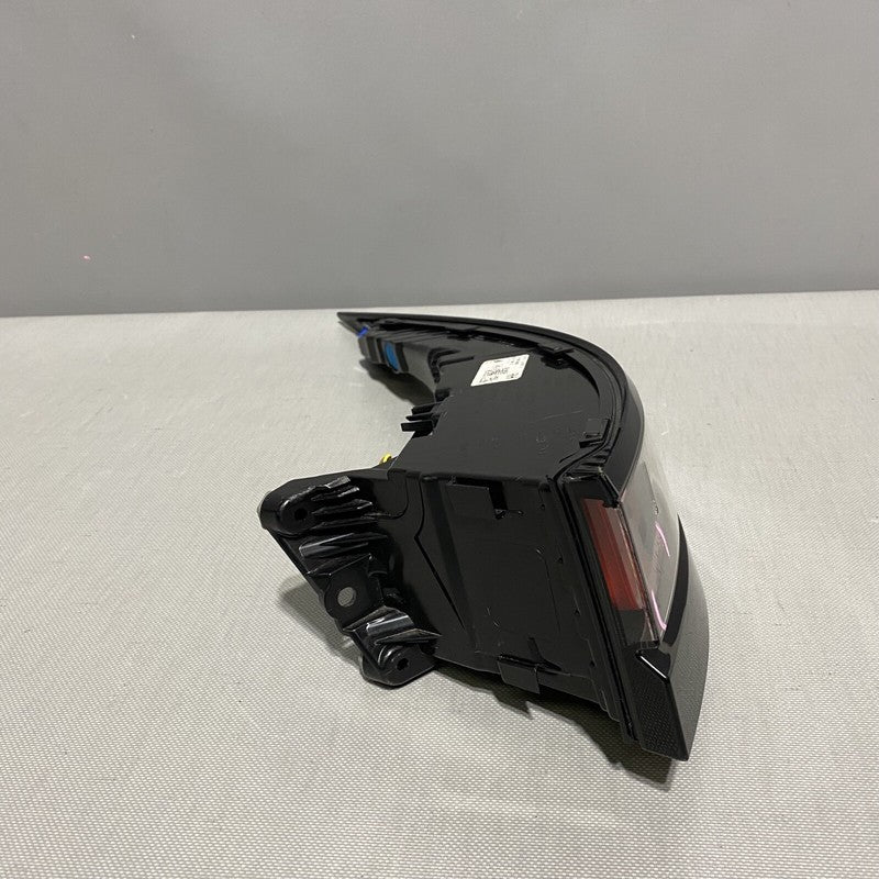 K8D2-13404-BE RANGE ROVER EVOQUE TAIL LIGHT RIGHT SIDE K8D2-13404-BE OEM 2018 2019 2020