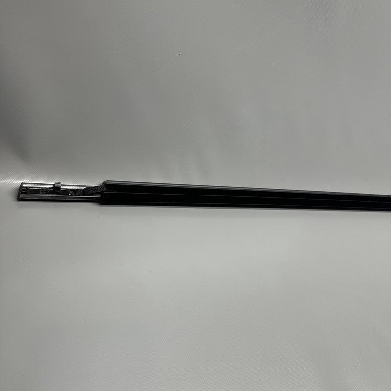 82220L1000 HYUNDAI SONATA DOOR WINDOW MOLDING RIGHT FRONT 2020 2021 2022 2023 82220L1000