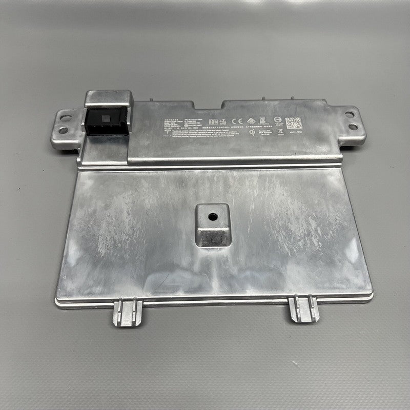 TESLA MODEL 3 WIRELESS CHARGING MODULE 2017 18 19 20 21 22  2023 17551