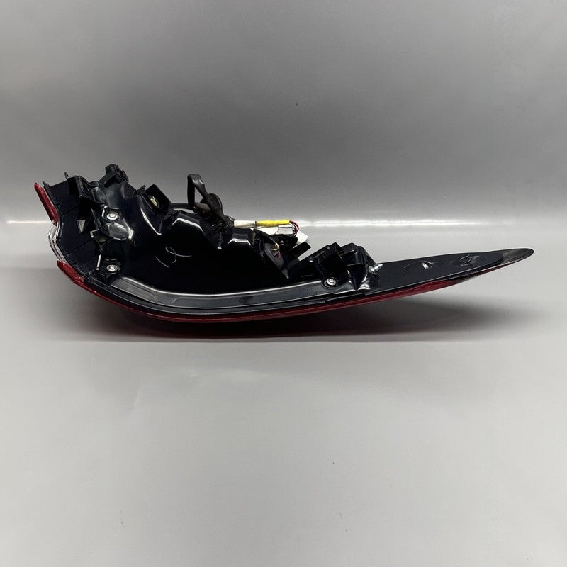 TOYOTA CAMRY TAIL LIGHT RIGHT PASSENGER 2018 2019 2020 OEM 
