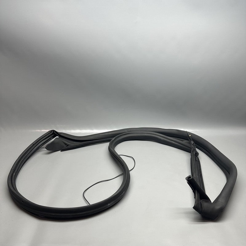 1090499-00-K TESLA MODEL 3 FRONT BODY SEAL PRIMARY LEFT FRONT 2017-2022 OEM 1090499-00-K