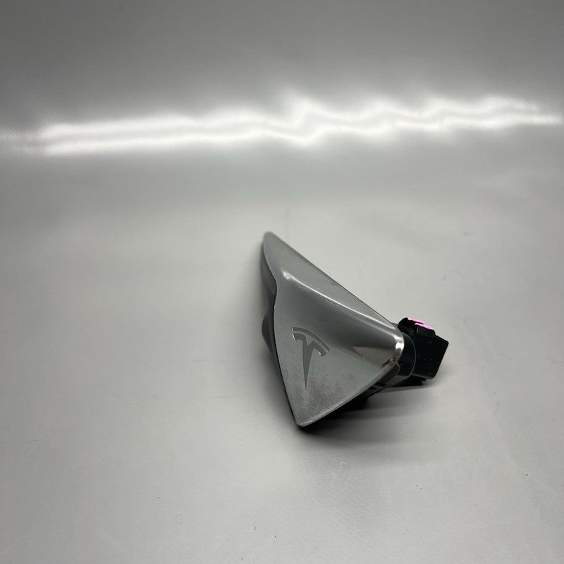 1125107-00-B TESLA MODEL 3 FENDER CAMERA MARKER RIGHT 2017 2018 2019 2020 2021 1125107-00-B