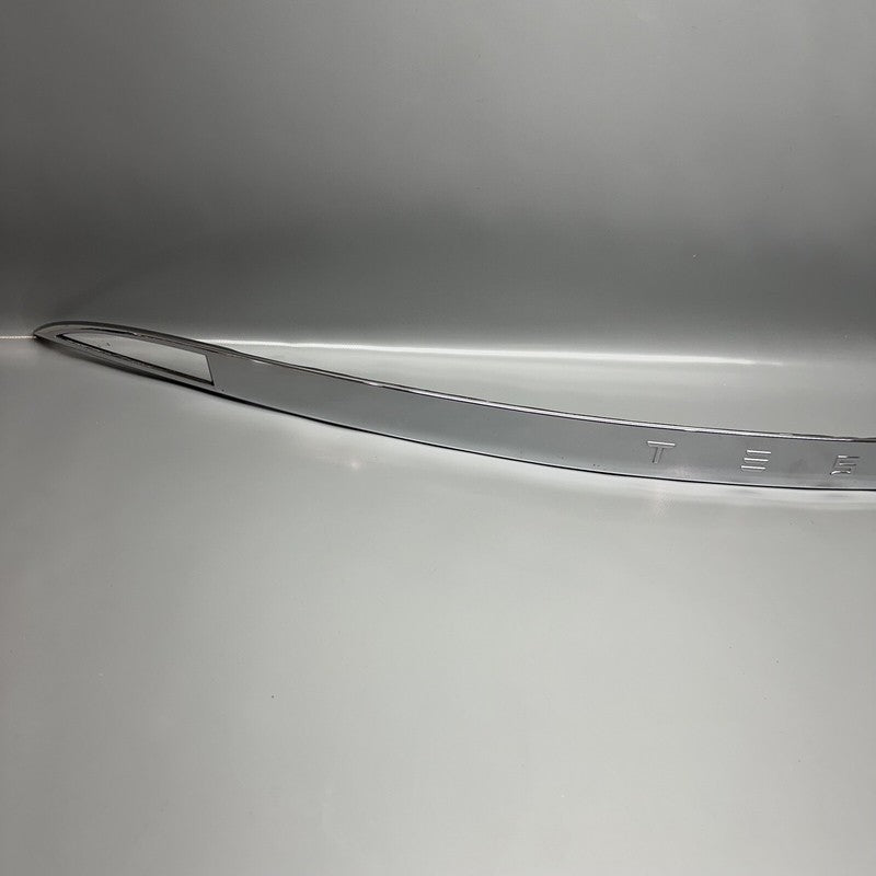 1008856-00-C TESLA MODEL S GATE CHROME LIFTGATE APPLIQUE 2012 2013 2014 2015 OEM 1008856-00-C