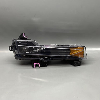 1077392-00-E TESLA MODEL 3 FOG LIGHT RIGHT PASSENGER 2017 2018 2019 2020 3 PIN 1077392-00-E