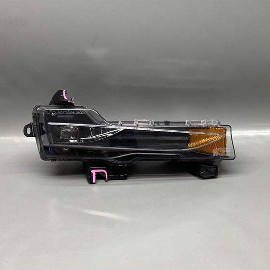 1077392-00-E TESLA MODEL 3 FOG LIGHT RIGHT PASSENGER 2017 2018 2019 2020 3 PIN 1077392-00-E