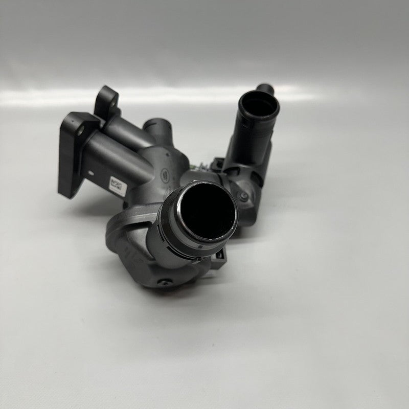 LR106640 RANGE ROVER DEFENDER THERMOSTAT HOUSING 2020 2021 2022 2023 OEM LR106640