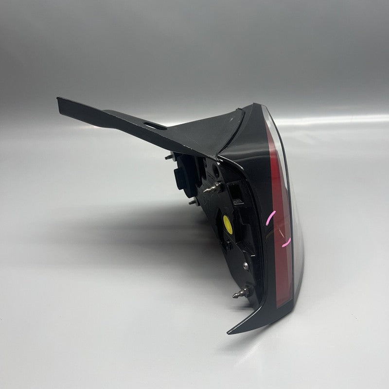 1502086-00-D TESLA MODEL Y TAIL LIGHT LEFT DRIVER 2020 2021 2022 2023 OEM 1502086-00-D