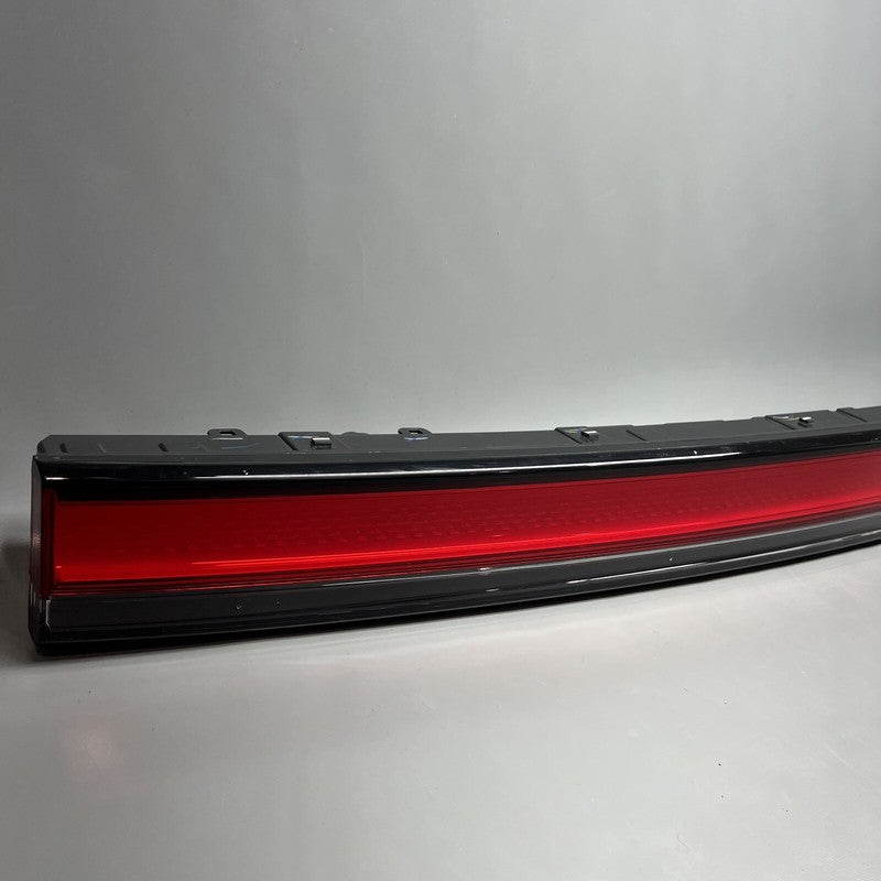PT00000470M RIVIAN R1S CENTER TAIL LIGHT 2022 2023 2024 LED OEM PT00000470M