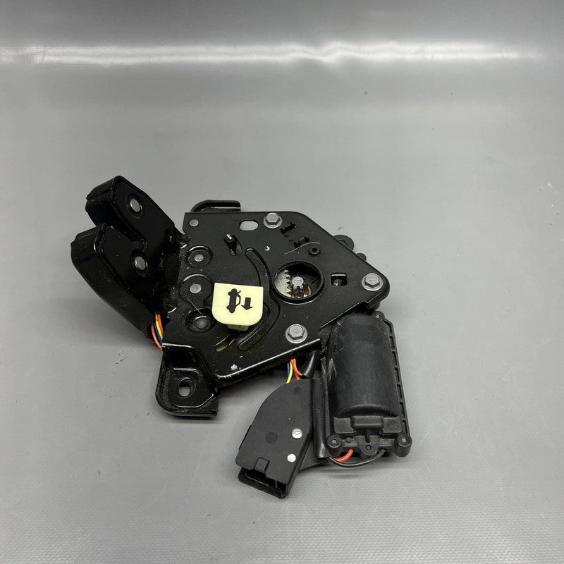 1500604-00-B TESLA MODEL 3 Y LIFTGATE LINCH CINCH 2018 19 20 21 22 2023 OEM 1500604-00-B
