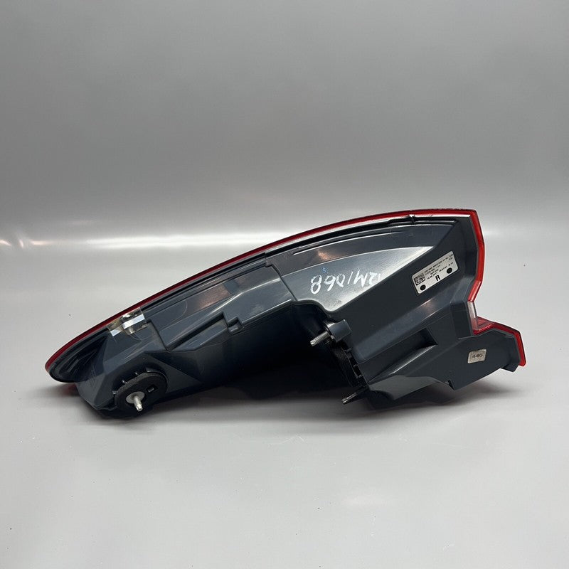 7376488 BMW 640 GT GRAN TURISMO TAIL LIGHT RIGHT PASSENGER 2018 2019 OEM 7376488