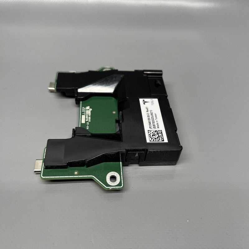 1546129-00-D TESLA MODEL Y CENTER CONSOLE REAR USB-C MODULE 2020 2021 2022 2023 1546129-00-D