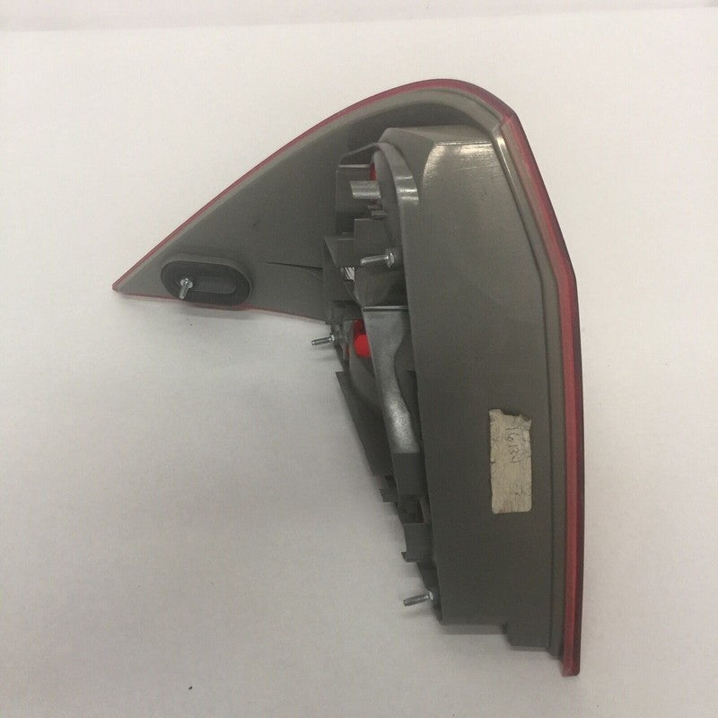 2038201064 MERCEDES BENZ C230 C320 TAIL LIGHT RIGHT PASSENGER 2001 2002 2003 2004 OEM