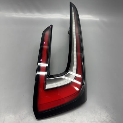 1691500-00-F TESLA MODEL 3 TAIL LIGHT RIGHT PASSENGER 2024 2025 2026 OEM 1691500-00-F