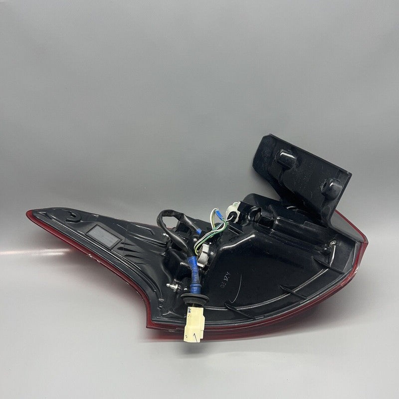 MITSUBISHI OUTLANDER TAIL LIGHT RIGHT PASSENGER 2016 2017 2018 2019 2020 OEM 