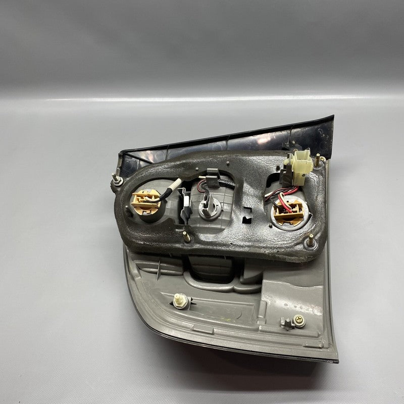 SUBARU OUTBACK LEGACY TAIL LIGHT RIGHT PASSENGER 2006 2007 OEM