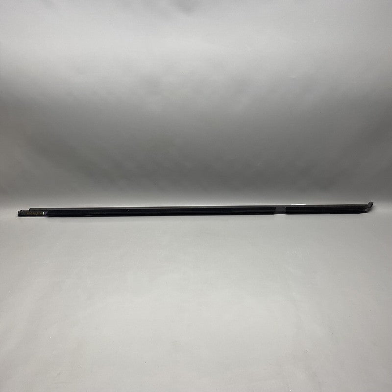95B837476D PORSCHE MACAN DOOR TRIM RIGHT FRONT 2015 2016 2017 2018 2019 2020 OEM 95B837476D