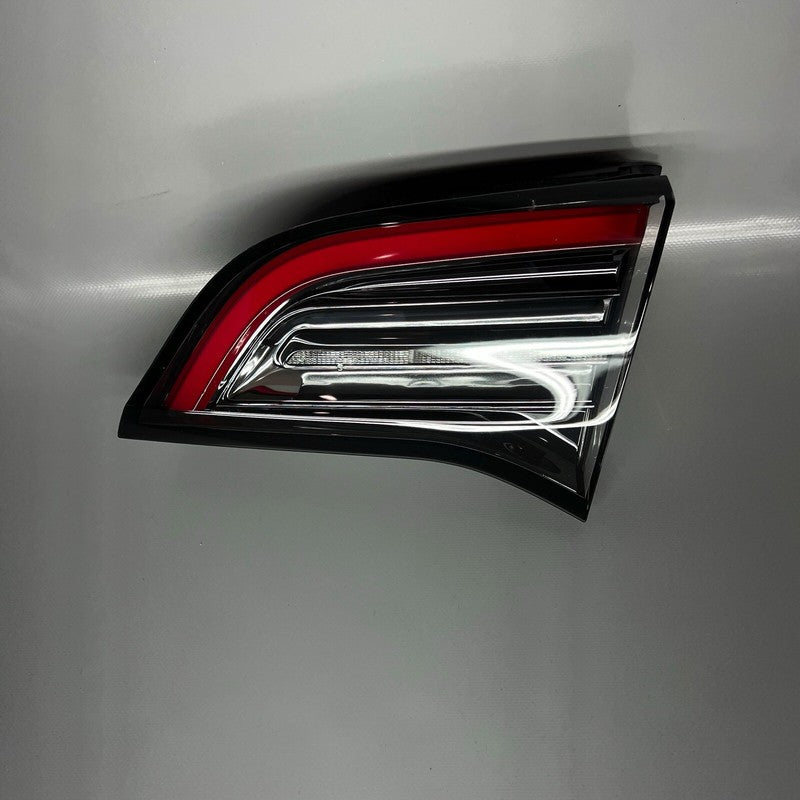 1502089-00-B TESLA MODEL 3 Y TAIL LIGHT INNER RIGHT 2017 2018 2019 2020 2021 2022 2023 2024 
