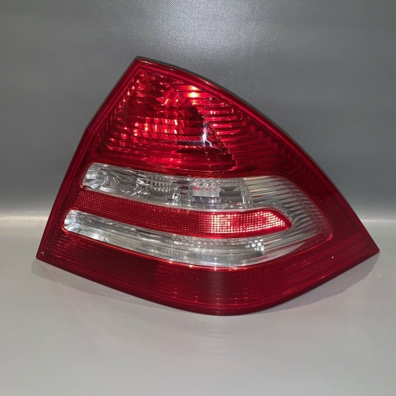 A2038203464 MERCEDES BENZ C230 C350  TAIL LIGHT RIGHT PASSENGER A2038203464 2006 2007 OEM