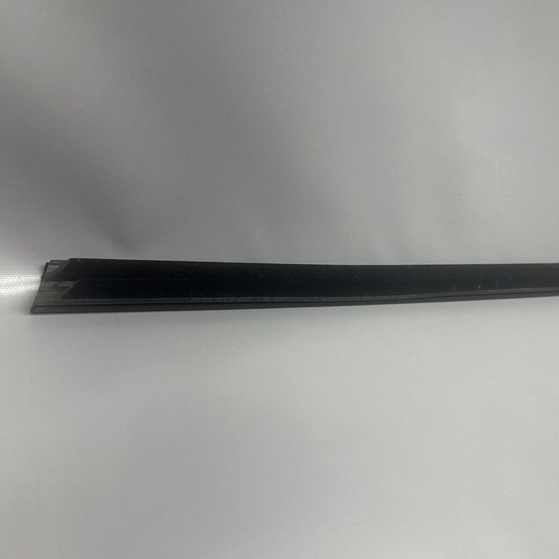 1495711-00-D TESLA MODEL Y DOOR WINDOW MOLDING RIGHT FRONT 2020 2021 22 2023 OEM 1495711-00-D