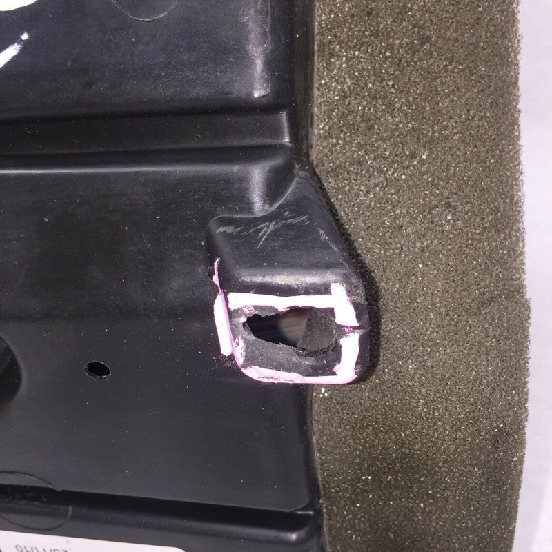 15919463 TOYOTA SUBURBAN CADILLAC ESCALADE AIR INTAKE CLEANER 2009 2010 2011 2012 2013 