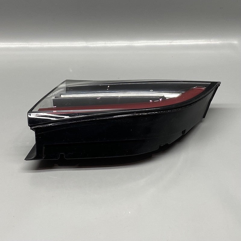 TESLA MODEL 3 TAIL LIGHT TRUNK RIGHT PASSENGER 1077402-00-E 2017 18 19
