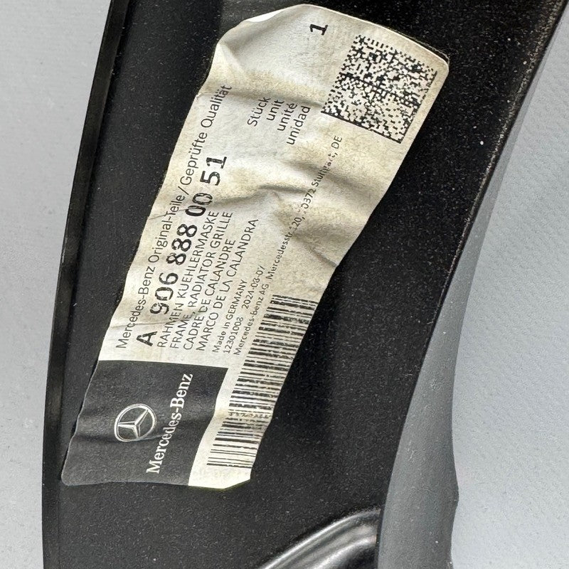 MERCEDES BENZ SPRINTER 2500 GRILLE TRIM 2014 2015 2016 2017 2018 OEM A