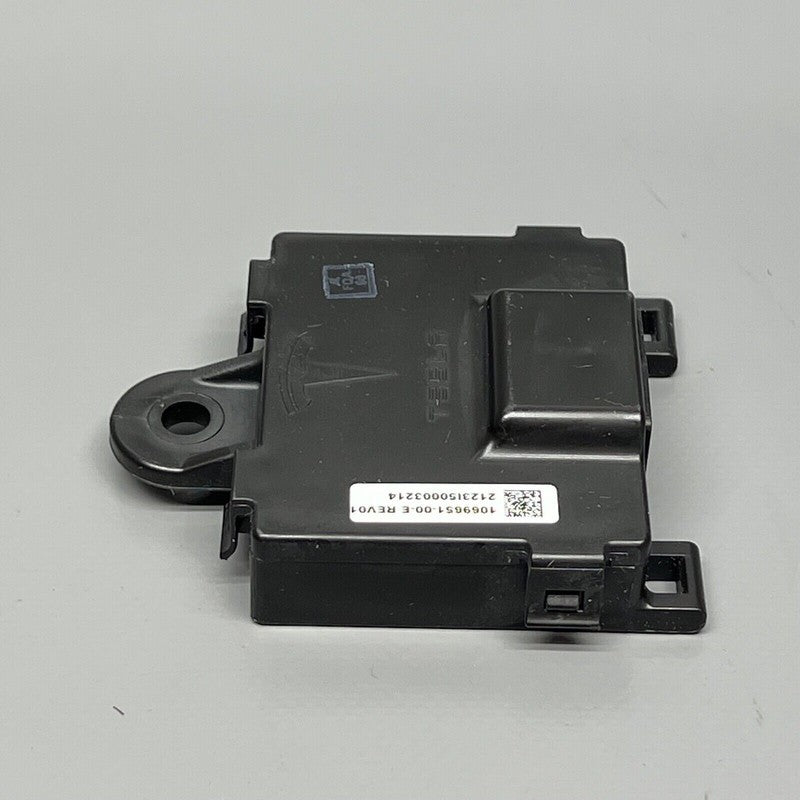 1069651-00-E TESLA MODEL S DOOR HANDLE CONTROL UNIT  MODULE FRONT 2016 17 18 2019 OEM