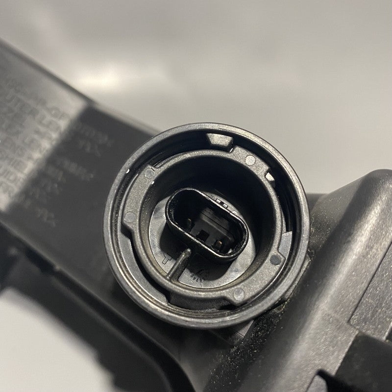 1077390-00-F TESLA MODEL 3 FOG LIGHT RIGHT PASSENGER 1077390-00-F 2017 2018 2019 2020 OEM