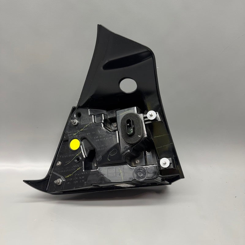TESLA MODEL Y TAIL LIGHT RIGHT PASSENGER 2020 2021 2022 2023 2024 LED 